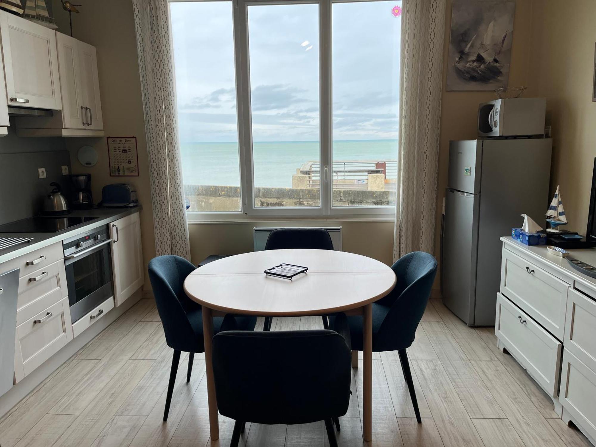 Bagatelle Vue Mer, A 2mn A Pied De La Et Du Centre Apartment