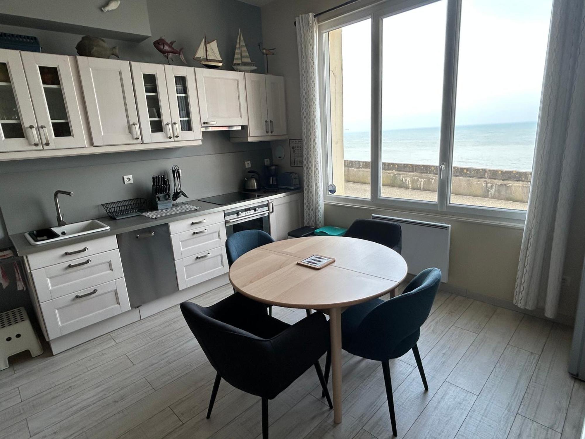 Apartment Bagatelle Vue Mer, A 2mn A Pied De La Et Du Centre Ault